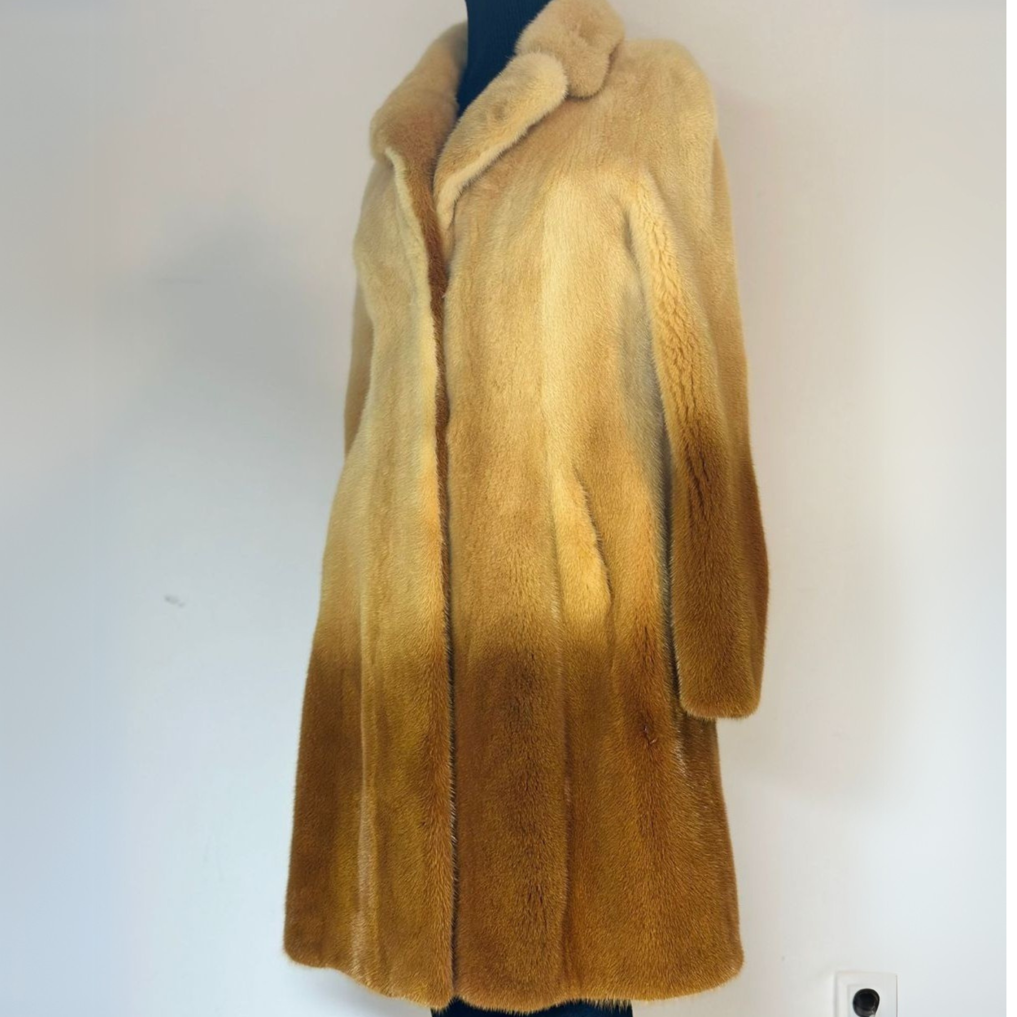 Chromo Long Mink Fur Coat - Beige